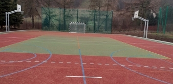 Remont boiska wielofunkcyjnego w Łomnicy Zdroju zakończony!