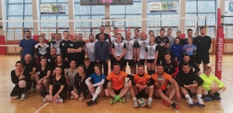 Relacja z Walentynkowego turnieju piłki siatkowej pod patronatem Burmistrza Piwnicznej-Zdroju