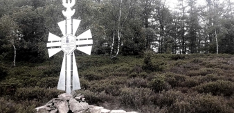 Poświęcenie Krzyża Partyzanckiego ku pamięci MIECZYSŁAWA REMBIASZA &bdquo;ORLIKA&rdquo; 