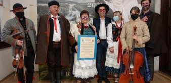 Gratulacje i podziękowania z okazji 55-lecia Zespołu Regionalnego "Dolina Popradu" od Burmistrza Piwnicznej-Zdroju