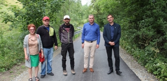 Zmodernizowana droga w kierunku osiedla Jarzębaki w Łomnicy Zdroju