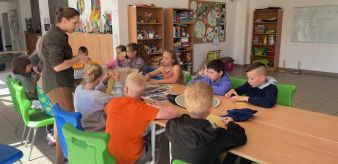 Prelekcja dla najmłodszych dzieci na temat roli pszczół w ekosystemie